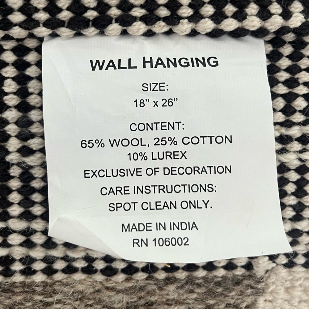 HANGING WALL RUG - Picture 4 of 5